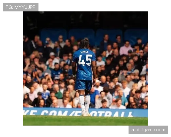 拉维亚加盟英超新贵，中场实力再获强力补强