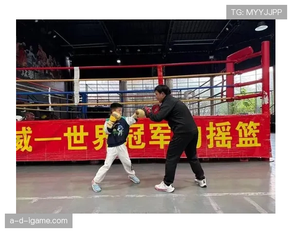 熊朝忠家的米线店开在拳馆隔壁，冠军吃自己家一碗要花8块钱？